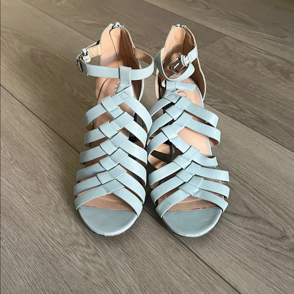 XOXO Pale Blue Crisscross Heeled Sandals Size 7 - Picture 3 of 11